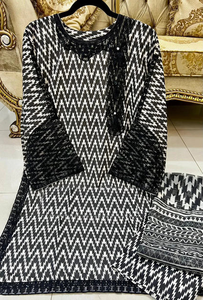 3 Pcs Women's Stitched Dobby Lawn Printed Suit