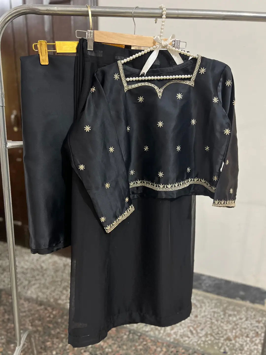 Ready to Wear Chiffon Saree with Embroidered Silk Blouse & Silk Petticoat – 7 Yards Stitched Party Wear Saree for Women